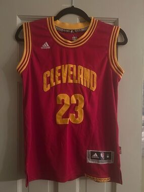 Adidas Cleveland Cavaliers LeBron James #23 Swingman jersey Youth M